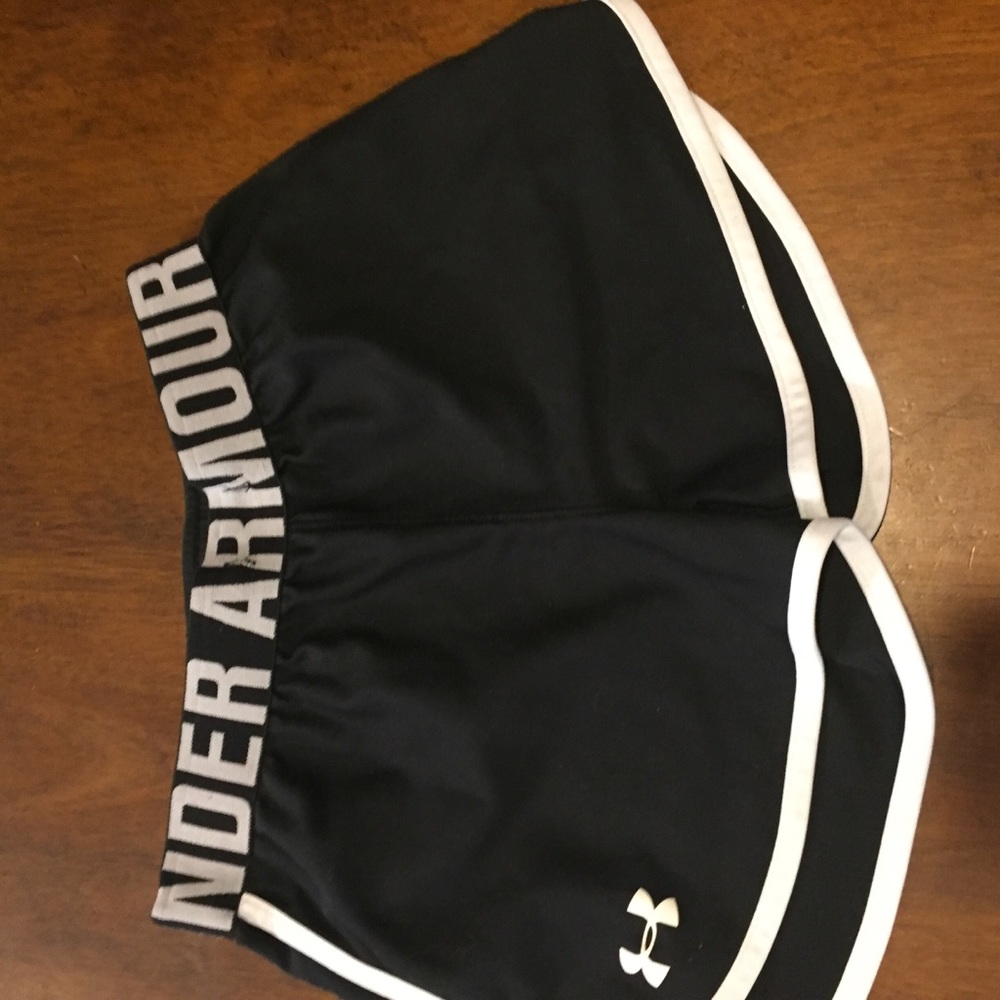 Girls under Armour athletic shorts